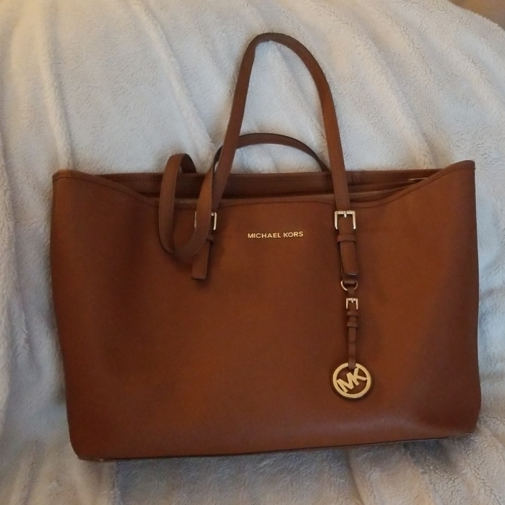 🔥🔥Michael Kors Jet Setter